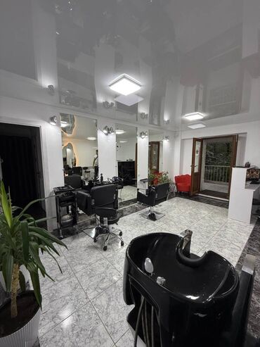 с подселением парень: Продаю Барбершоп 56 м², 3 комнаты, С ремонтом, Без оборудования, Многоэтажное жилое здание, Отдельный вход