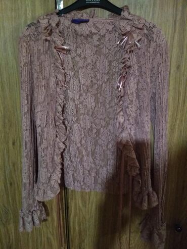 Köynək və bluzalar: Koftaların hər biri 1 manatdan, razmer S(36). Ünvan Azadlıq -da lalafo.az — 11 Köynək və bluzalar: Koftaların hər biri 1 manatdan, razmer S(36). Ünvan Azadlıq — 11