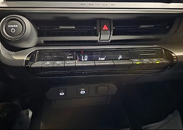 Toyota: Toyota Prius: 2024 г., 2 л, Автомат, Электромобиль, Лифтбек — 7