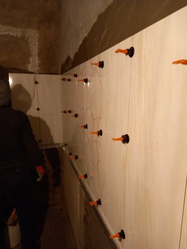 Укладка плитки: Укладка плитки на пол, Подготовка стен для укладки, Подготовка стен для грунтовки | Керамическая плитка, Керамогранитая плитка | Вертикальная укладка, Диагональная укладка, Горизонтальная укладка Больше 6 лет опыта — 16