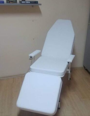 polovni bolnicki kreveti novi sad: Kozmetički sto, trodelni, sklapa se u stolicu tako da malo prostora