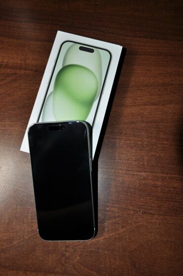 Apple iPhone: IPhone 15, Б/у, 128 ГБ, Зеленый, Зарядное устройство, Защитное стекло, Чехол, 100 %