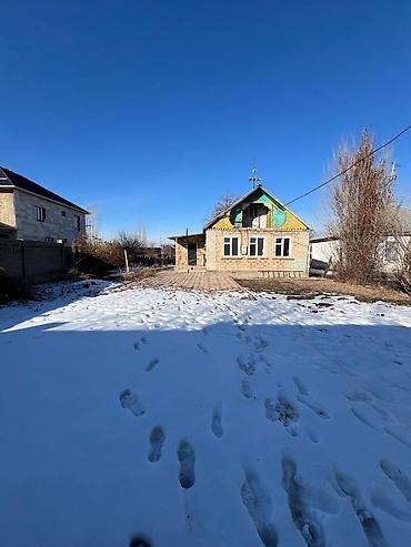 Продажа коттеджей и домов: Продаётся дом в центре села Кунтуу. Общая площадь 65м2. Участок 18 — 9