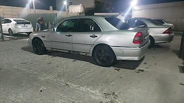 mercedes oturacaqları: Mercedes-Benz 220: 2.2 l | 1995 il Sedan — 5