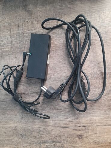Noutbuklar üçün adapterlər: Original Acer adapteri+kabeli (2+ metr). heç bir problemi yoxdur