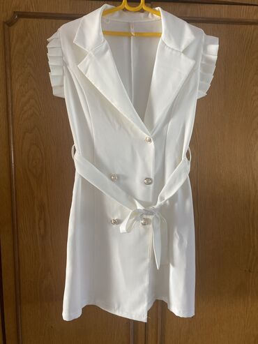 svečane haljine od pliša: Color - White, Other style, Short sleeves