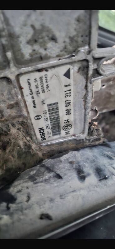 Volkswagen: Volkswagen Vento: 1995 г., 1.8 л, Механика, Седан — 16