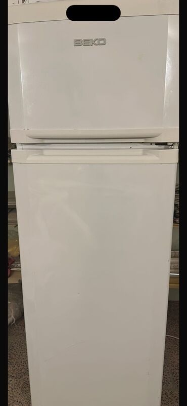 Посудомоечные машины: Beko iki qapılı soyuducu - Üst hissədə ayrıca dondurucu bölmə, alt