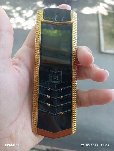 трехсимочный телефон fly: Vertu Aster, 2 GB, rəng - Qızılı, Qırıq, Düyməli, İki sim kartlı