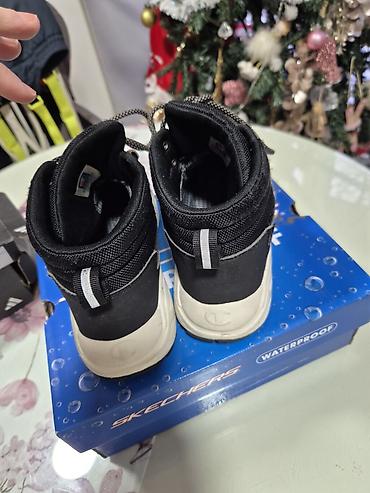 Patike: Dva para dečje obuće: ug 25cm 1) Planinarske/zimске patike – — 5