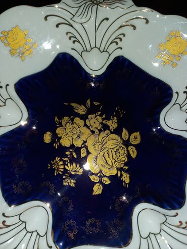 Digər dəstlər və servizlər: 1) Çərəz qabı. Çəhrayı rəng qabın dizaynına xüsusi və qeyri-adi — 11