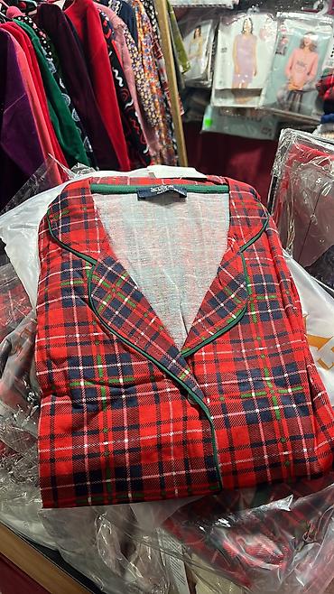 Другая мужская одежда: Мужские пижамы Мусжкие халаты Мужское термобелье Широкий ассортимент — 16