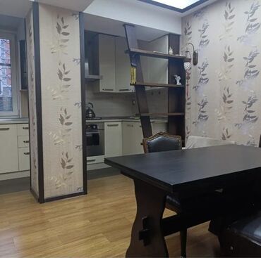 Uzunmüddətli kirayə mənzillər: Mənzil kirayə/verilir - Geniş və işıqlı zal: kristal lustra, iri — 7