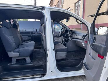 Hyundai: Hyundai H-1 (Grand Starex): 2009 г., 2.5 л, Механика, Дизель, Минивэн