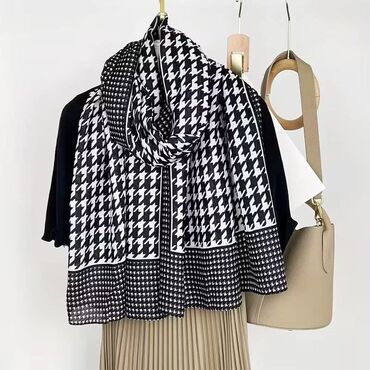 Šalovi: Ženski šal Dimenzije 178x73cm Cena 1600din Poručuje se,isporuka za — 16