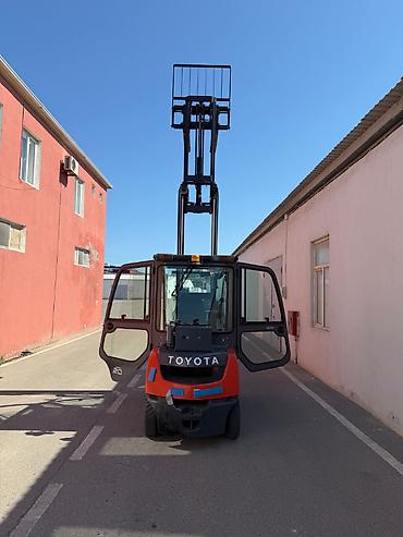 teker kompressoru: Toyota avtocar(cengelli yukleyici) 2015 ci il Dizel motor 4.5 metr — 2