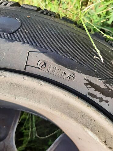 Gume i felne: 4 komada alu felne r15, sa 2 skoro nove i 2 polovne zimske gume. Na — 21