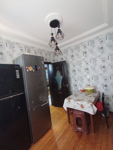 Həyət evləri və villaların satışı: Satılır: həyət evi 3 sotun içində 8 daş kürsülü 3 otaqlı təmirli sənət — 5