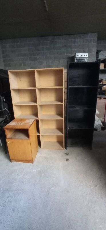 полки под цветы напольные: Продам 2 стеллажа и тумбочка