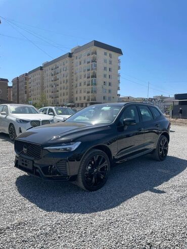 куплю автомобиля: Volvo XC60, черный кроссовер в динамичном стиле R-Design. Ключевые