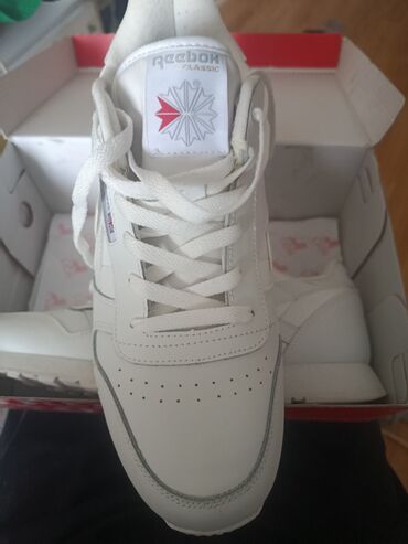 зимние термо кроссовки мужские: Кроссовки Reebok Classic - Модель: Reebok Classic (лого на язычке и