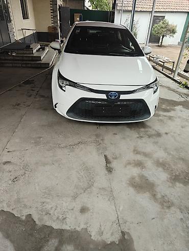 Toyota Corolla: 2021 г., 1.8 л, Вариатор, Гибрид, Седан