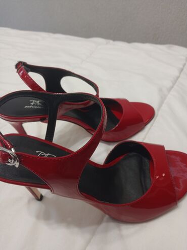 красные замшевые туфли: Туфли 36.5, цвет - Красный