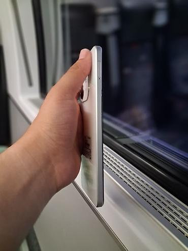 sierra blue: Oppo 256 GB, rəng - Ağ, Face ID — 4