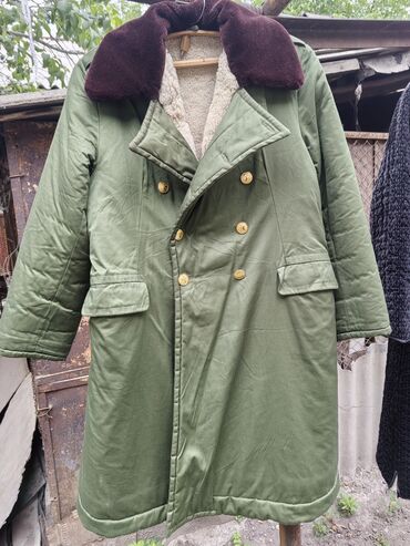 пальто зимнее с мехом: Тулуп б/у 56р. 5000сом