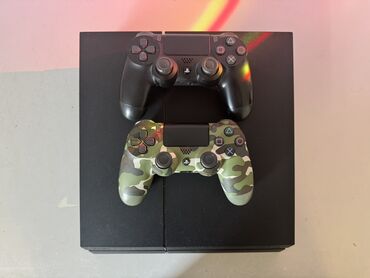 playstation 4 купить в баку: Sony PlayStation 4, iki ədəd DualShock simsiz pultu ilə birlikdə