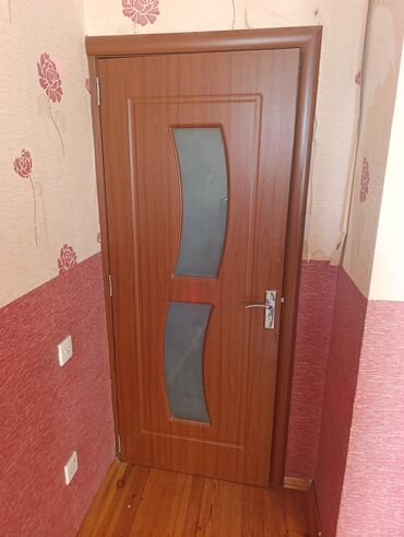 qapi taci: Taxta rəngində interyer qapısı dəsti - Material: laminat örtüklü