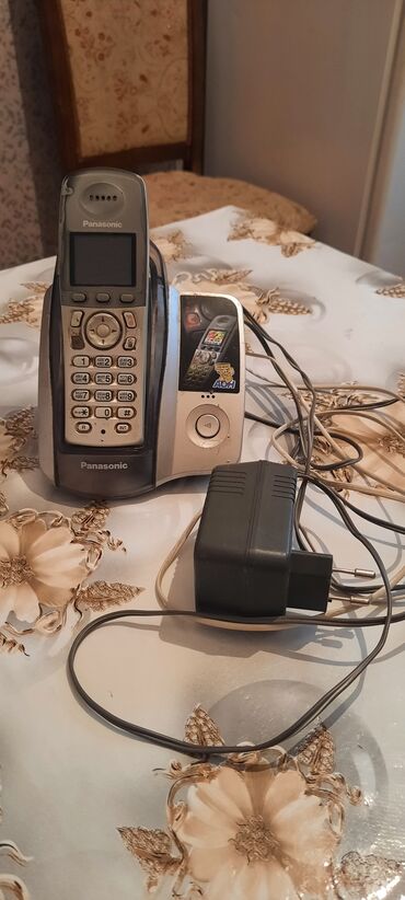Stasionar telefonlar: Panasonic stasional ev telefonu.Əla işləyir.Heç bir problemi yoxdur