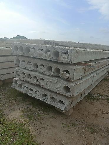 divar panel: Beton paneller usten cixma saz veziyetde.her olcude var.catdirilma ve — 1