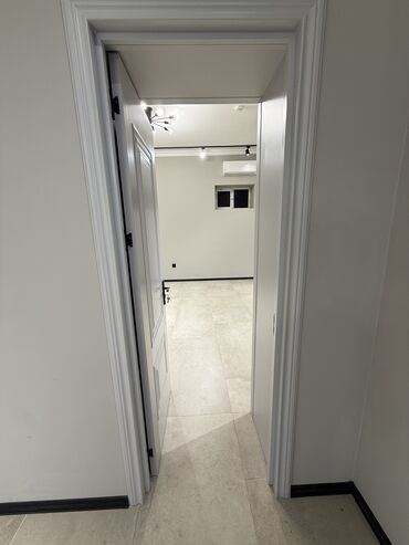 Digər kommersiya daşınmaz əmlakı: Obyekt Statiska binasinin tam yaninda yerleşir. İcereye verilen obyekt — 9