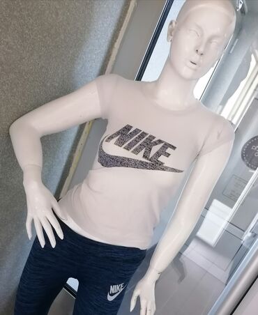 nike dri fit: Nike majica
Očuvana
Vel S
Povoljno