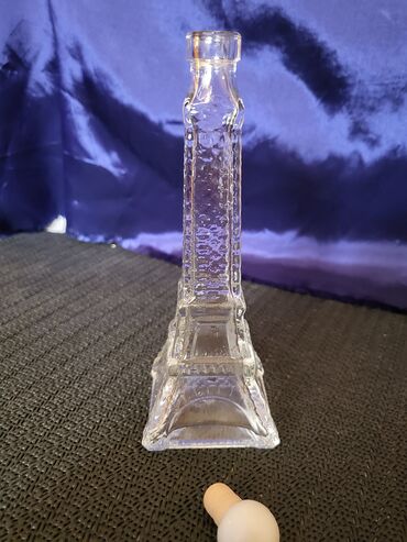 Čaše: Flasica vintaz,nova za pice Ajfelov toranj. Flasa bez ostecenja,sve na lalafo.rs — 7 Čaše: Flasica vintaz,nova za pice Ajfelov toranj. Flasa bez ostecenja,sve — 7