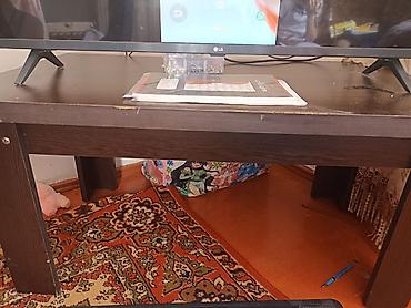 ofis masa: İşlənmiş, Düz TV altlığı, Polkasız, Laminat — 1
