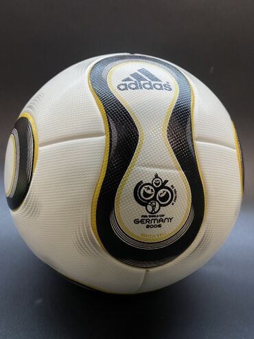 Мячи: Футбольный мяч Adidas Brazuca Official Match Ball, выпущенный к
