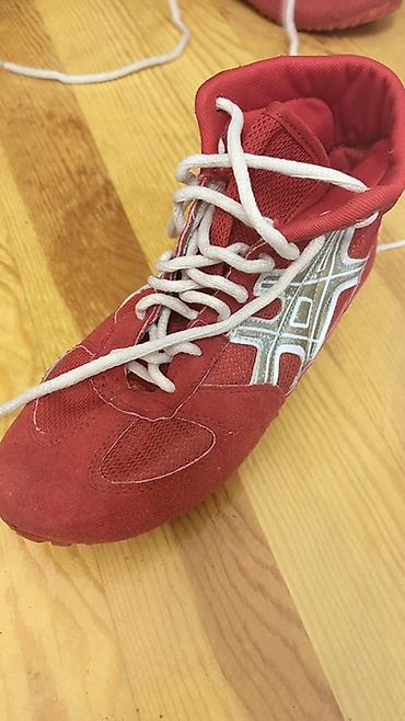 asics: Məhsul: Asics güləş ayaqqabısı - Rəng: qırmızı, ağ detallarla - Üst — 1