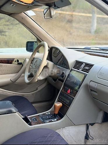 mersədes: Mercedes-Benz C-Sinfi sedan (W202), qara rəng. Mühəndislik və xarici — 5
