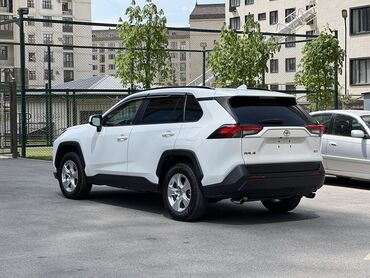 Toyota: Toyota RAV4: 2019 г., 2.5 л, Автомат, Бензин, Кроссовер