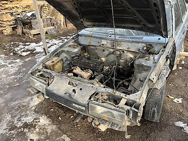 Mazda: Mazda 626: 1985 г., 2 л, Механика, Бензин, Седан — 9