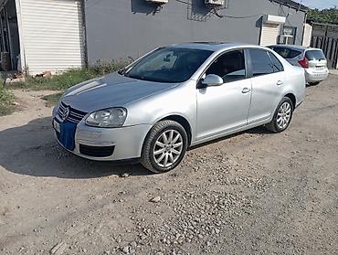 suru: Volkswagen Jetta: 1.6 l | 2008 il Sedan — 5