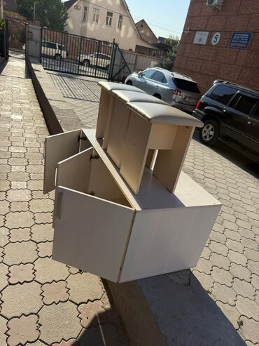 трехстворчатый шифоньер: Тумба и подставка для обуви, МДФ, цвет - Бежевый