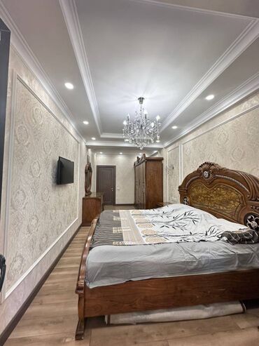 Продажа квартир: 3 комнаты, 140 м², 2 этаж