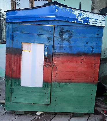 Yuvalar: Ağacdan hazırlanmış rəngli it evi/volyer - Material: qalın taxta — 3