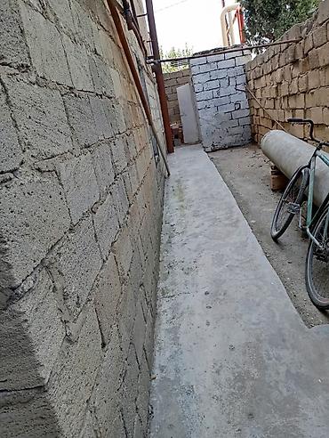 binə əmlak mərkəzi: Binə qəsəbəsində aviasiya akademiyasının yaxınlığında 2 mərtəbəli — 6