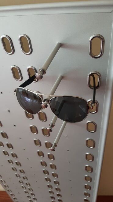 Vitrin üçün aksesuarlar: Məhsul: Mağaza vitrin sistemi üçün perforasiyalı relslər və asqı — 20