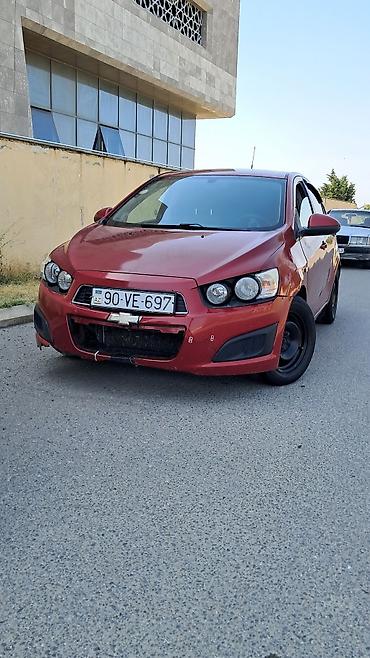 mercedes 208 d: Chevrolet Aveo sedan – qırmızı rəng, 4 qapı. Texniki və komfort — 8