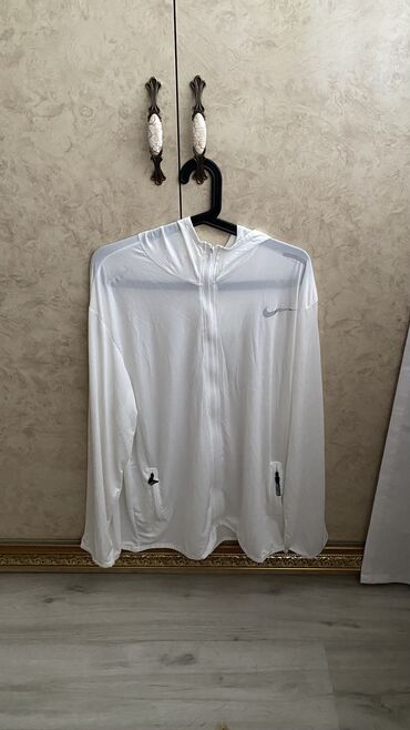 вечернее платье с: Продам легкую спортивку Nike. Материал холодок, легкий дышащий. Ни